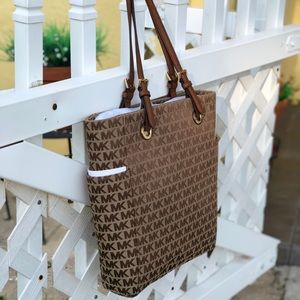 Michael Kors Bags - JET SET CARRYALL TOTE MONOGRAM CANVAS Michael Kors Bags - JET SET CARRYALL TOTE MONOGRAM CANVAS